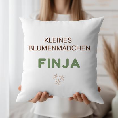 Kissen mit Namen personalisiert – individuelles Geschenk für Mädchen mit Wunschname Finja und Sternen-Details.
