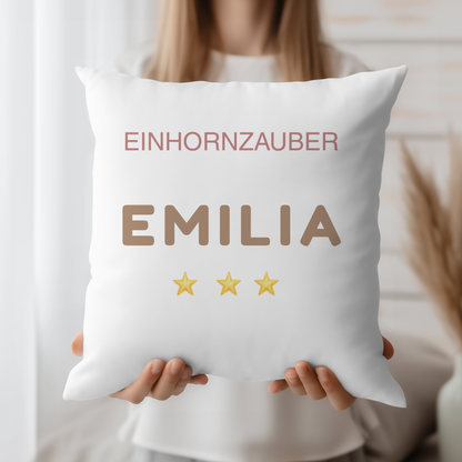 Kissenrückseite Einhornzauber personalisiert mit Namen Emilia und drei goldenen Sternen individueller Kissenbezug