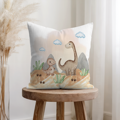 Abenteuerliche Kinderzimmer-Einrichtung: Das personalisierte Dino-Kissen als dekoratives Highlight in einer gemütlichen Kuschelecke.