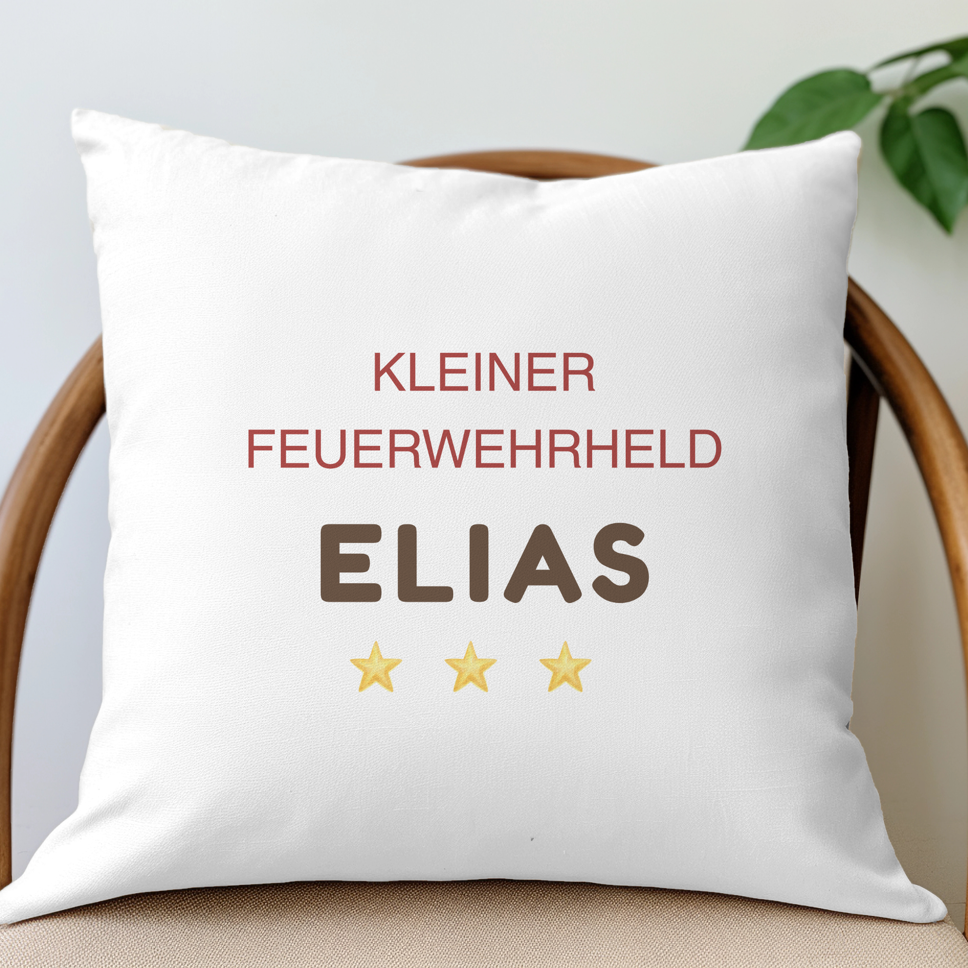 Rückseite Kissenbezug Kleiner Feuerwehrheld personalisiert mit Name Elias und drei goldenen Sternen Design