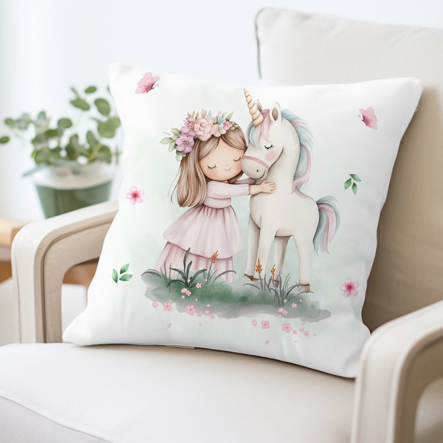 Handgezeichnetes Kissen-Motiv Einhornliebe Mädchen umarmt ihr Einhorn, Schmetterlingen,  liebevolle Szene