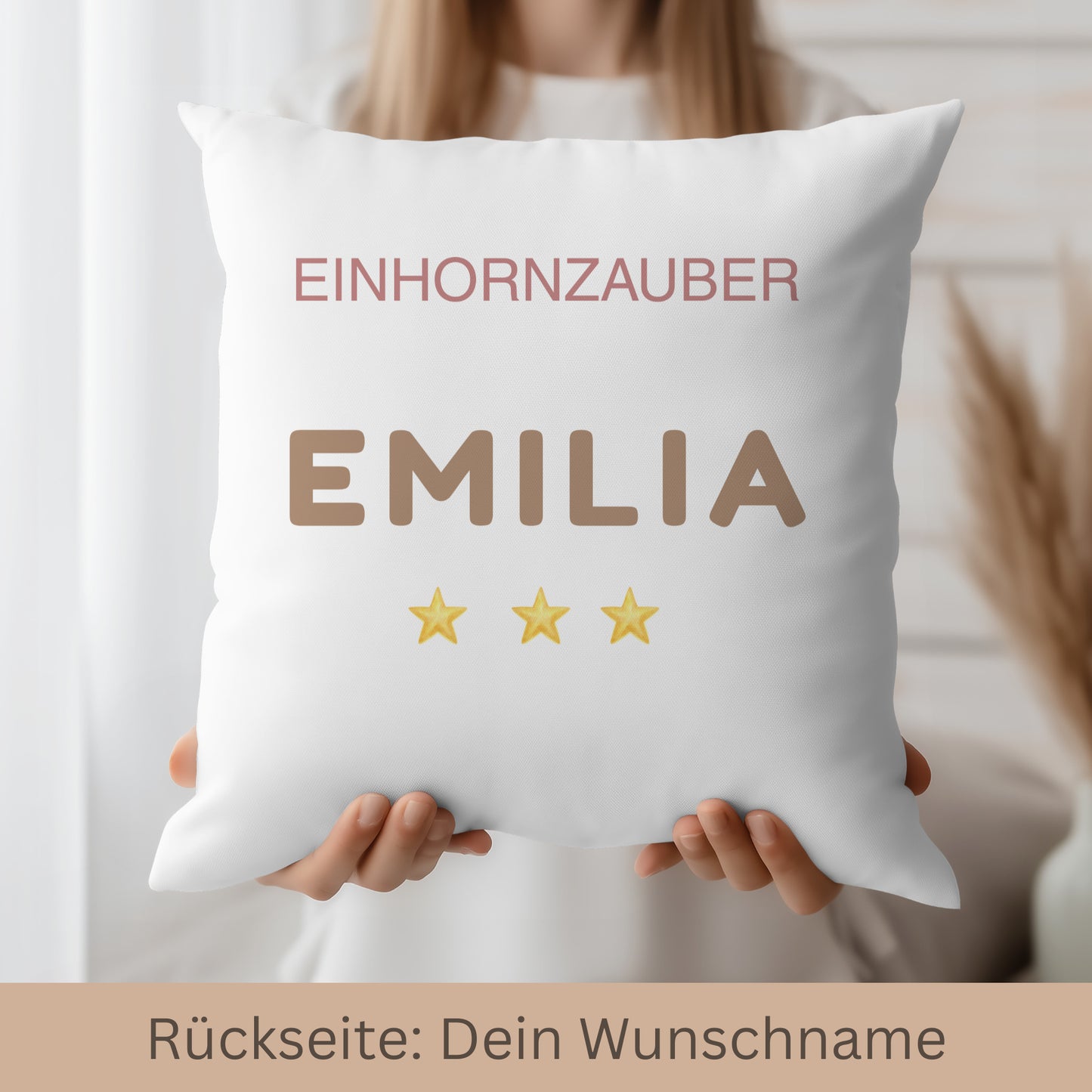 Individuelles Namenskissen mit Wunschnamen – Hochwertiger Druck auf der Rückseite des Kinderkissens.