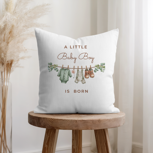 zauberhaftes personalisiertes Geburtskissen „A little baby boy is born“