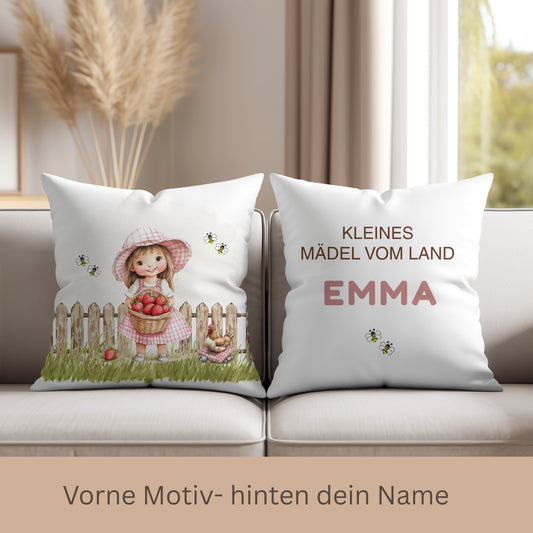 Personalisiertes Landmädchen Kinderkissen mit Motiv auf der Vorderseite und individuellem Namen auf der Rückseite.